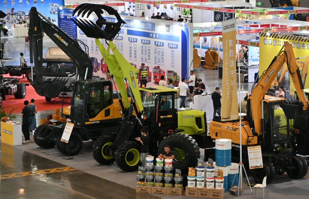 完美(中国)官方机械闪耀2025厦门工程机械及轮式挖掘机展